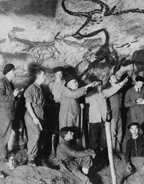 l-abbe-breuil-pere-de-la-prehistoire-francaise-et-les-jeunes-decouvreurs-de-la-grotte-archives ©afp