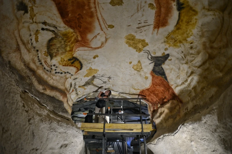 Lascaux IV Chantier de la reproduction ©PHOTO DENIS NIDOSCD24