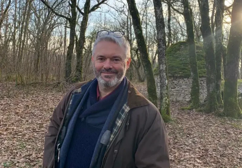 Romain-devant-dolmen